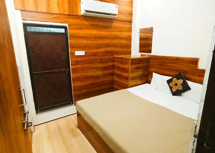 Hotel Om Palace Near Mahakal Mandir