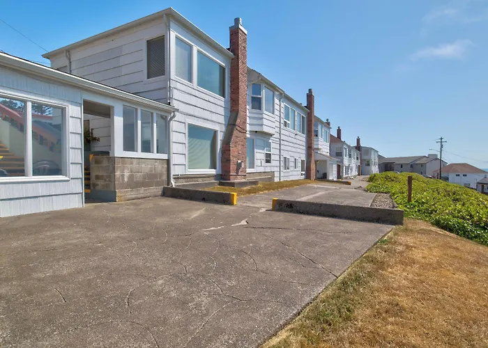 Ester Lee Oceanview Inn
