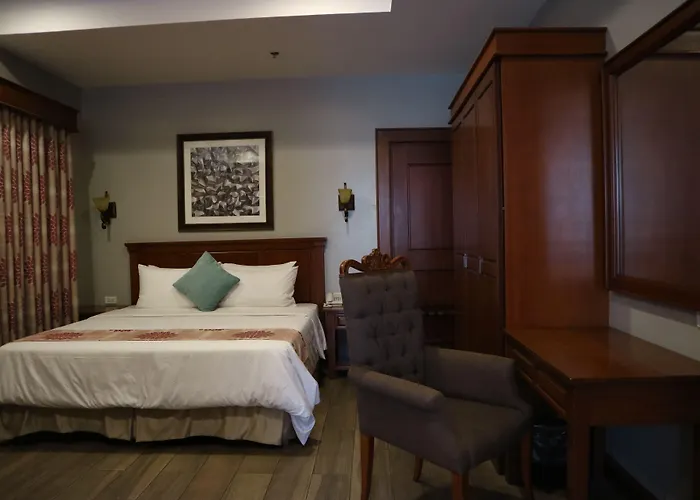 Paragon Hotel And Suites