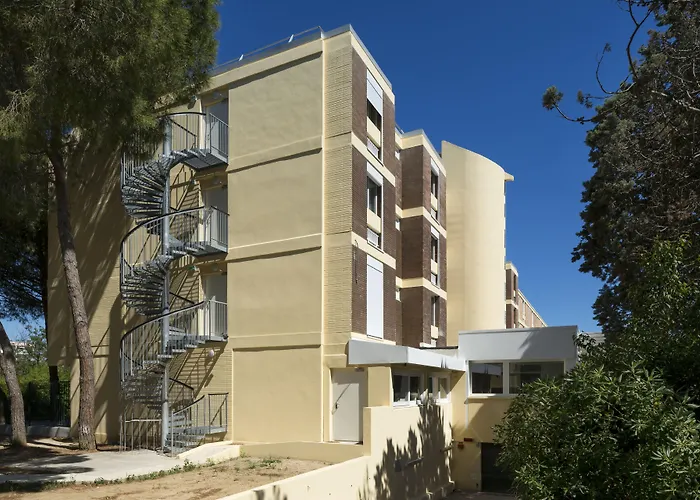 Opéralia Hôtel les Pins