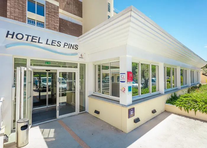 Logis Hotel Les Pins - Operalia