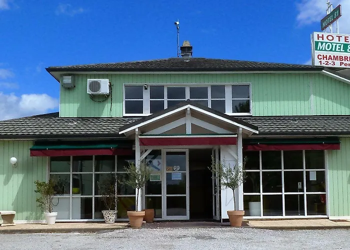 Le 81 Hotel