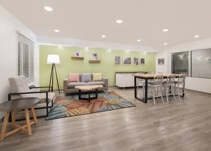 Woodspring Suites Savannah Pooler