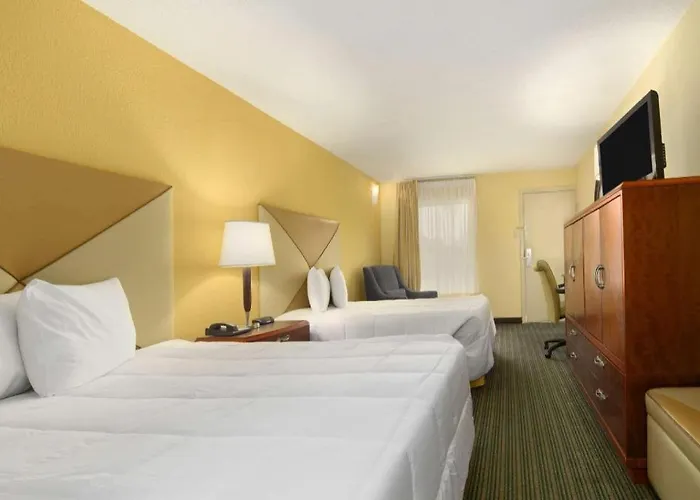 Days Inn By Wyndham Brunswick/St. Simons Area