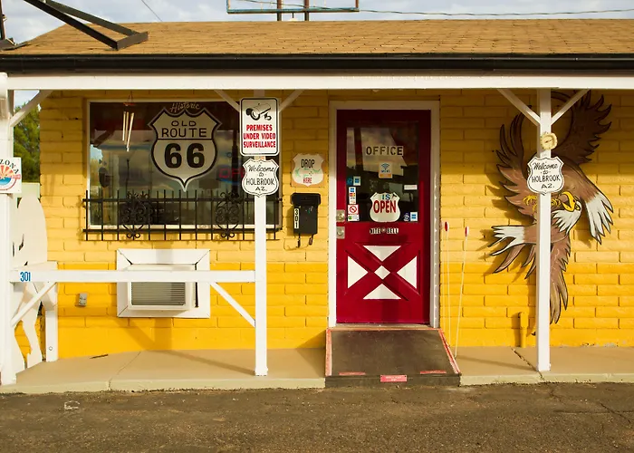 Brad'S Desert Inn