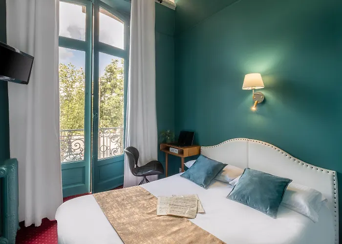 Hotel De Paris, Hotel Particulier Du XIX