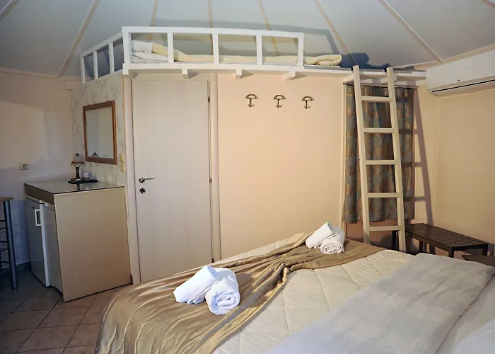 Chrissa Camping Rooms & Bungalows