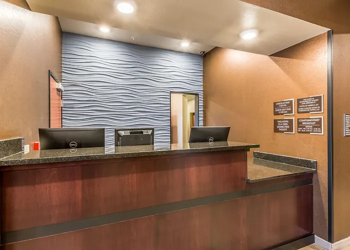 Cobblestone Hotel & Suites Hartford