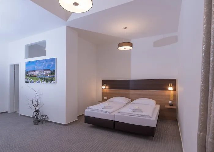 Boutique-Hotel Kronenstuben - unschlagbare Zentrumsnähe direkt am Marstall&Marktplatz - Schloss in 3 Min - Frühstück - Langzeitmiete