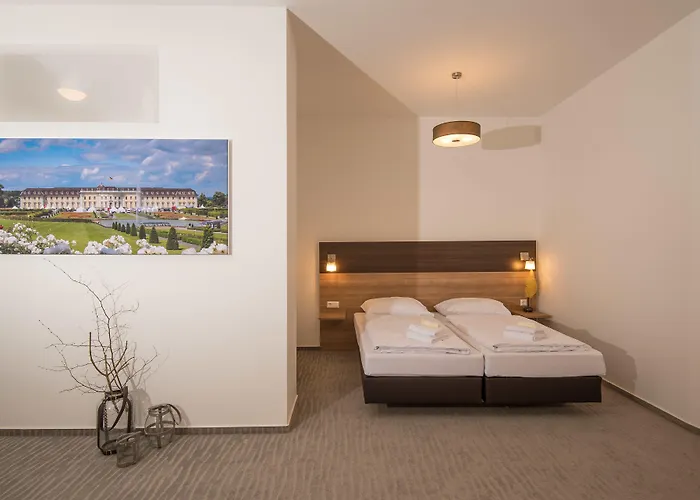 Boutique-Hotel Kronenstuben - unschlagbare Zentrumsnähe direkt am Marstall&Marktplatz - Schloss in 3 Min - Frühstück - Langzeitmiete