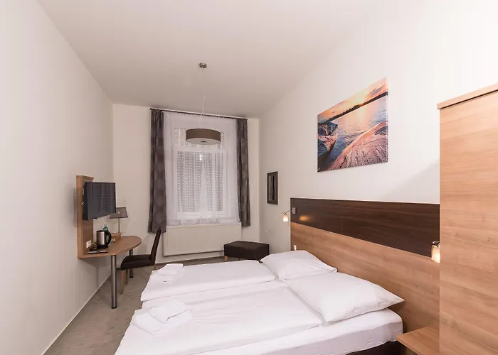 Boutique-Hotel Kronenstuben - Unschlagbare Zentrumsnaehe Direkt Am Marstall & Marktplatz - Schloss In 3 Min - Fruehstueck - Langzeitmiete