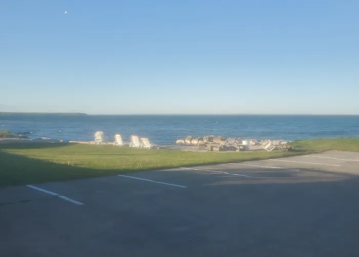 Bayview Lakefront Inn