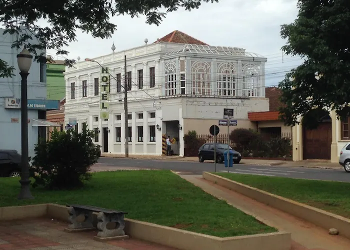 Central Palace Hotel