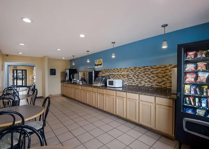 Days Inn By Wyndham Ankeny - Des Moines