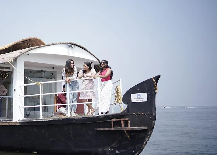 Mayooram Cruises -Luxury Houseboat