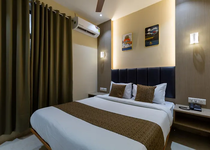Hotel Metroplex Near Bkc