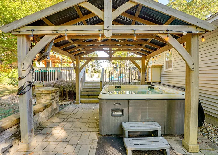 Detached Sauna, Movie Room! Relaxation In Muskegon