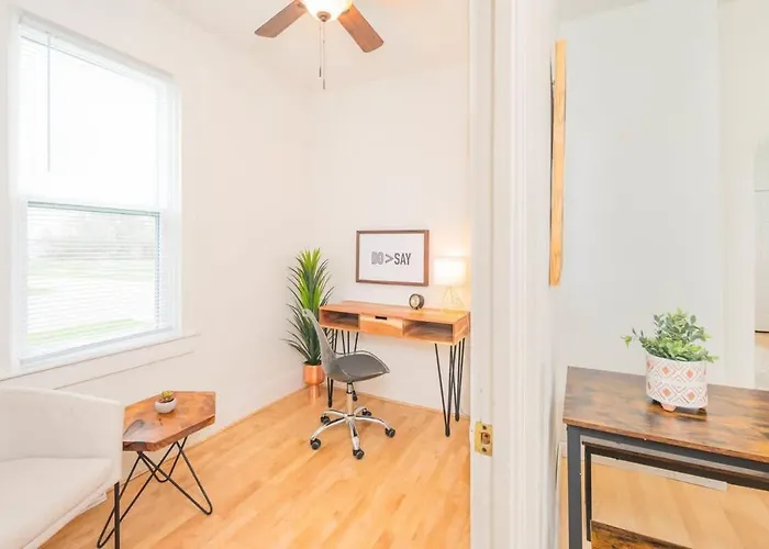 Downtown 2 Bedroom Home - Office