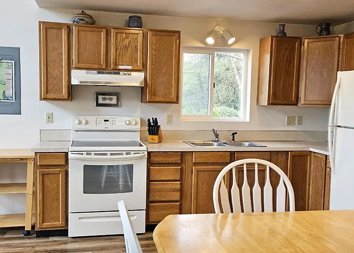 Ocean View In Yachats! Dog Friendly!
