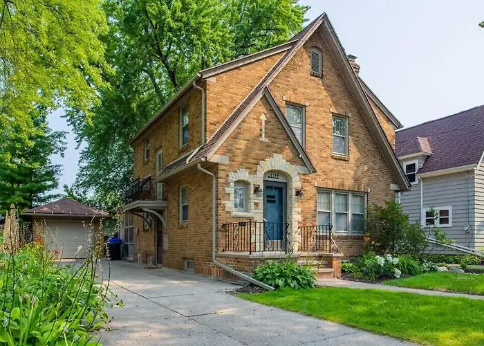 Family Brick House Charm - 4 Bedroom 3 Bath