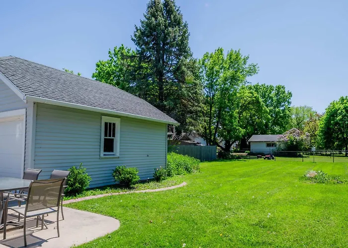 Character Family Home - 3 Bedroom 2 Bath