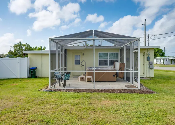 Relax In Hot Tub, Walk To Springs: North Port Home