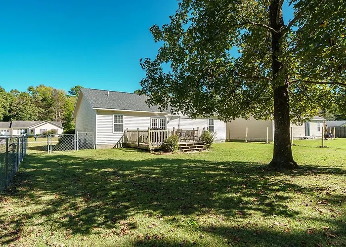 3Br Home With Smart Tvs In Every Room, King Suite & Pool Table