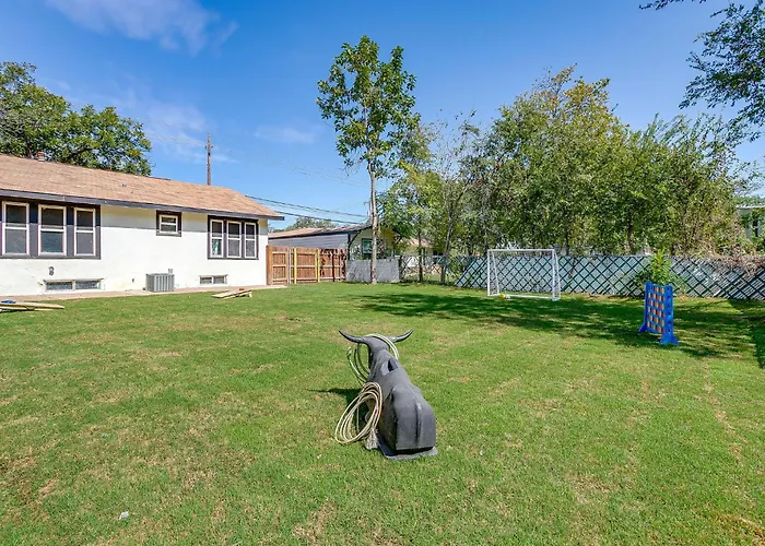 New Howdy House, Walk To Tsu, Gameroom & Yard