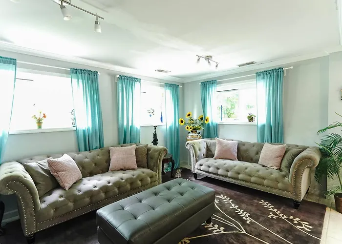 Fully Furnished Private Basement Apartment In Carmel
