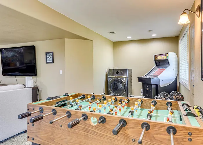 Game Room, Home Gym & Deck: Littleton Apartment
