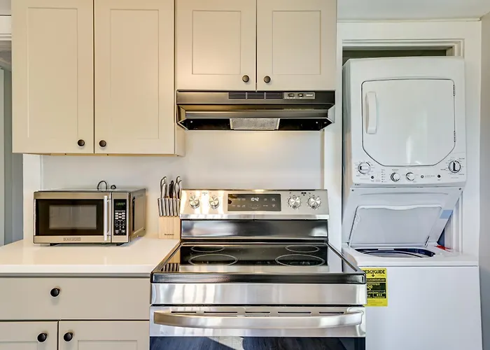 2 Mi To Uptown: Centrally Located Kingston Apt!