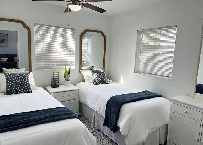 Sunsets, Seafood, And Serenity Pet - Boat Friendly