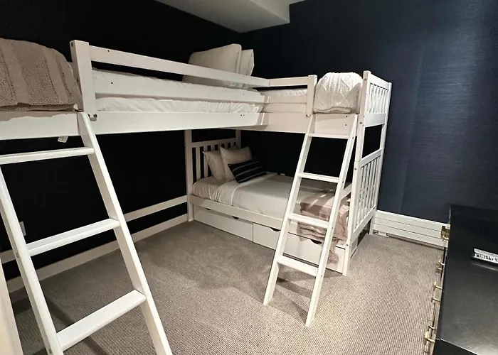 Modern 2 Bedroom 2 Bathroom Ski In&Ski Out 07