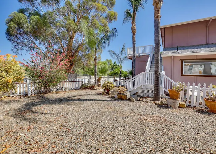 4 Mi To Lake Elsinore: Pet-Friendly Adventure Base