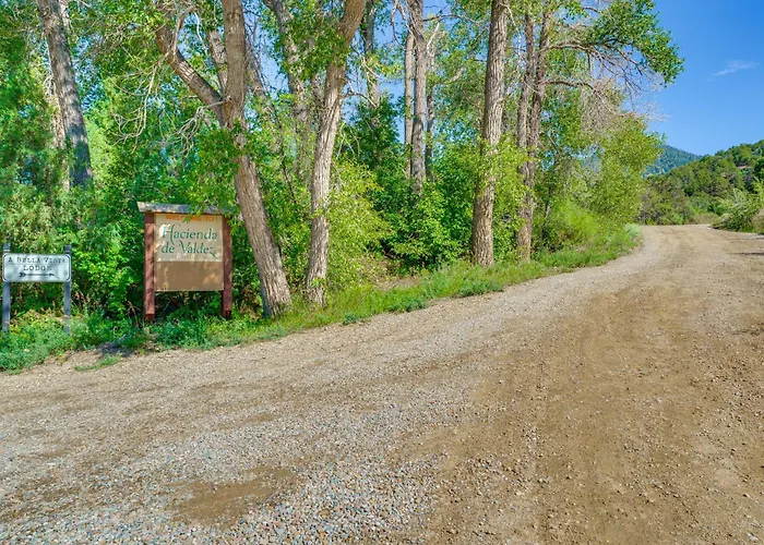 8 Mi To Taos Ski Valley! Peaceful Mtn-View Condo