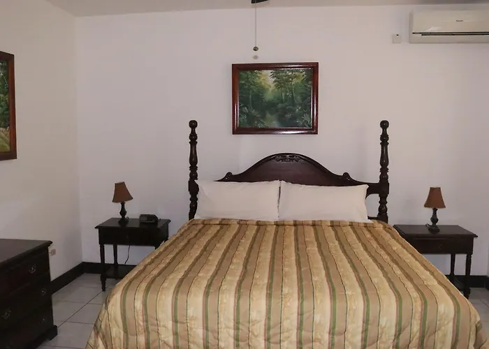 Pink Rock Inn Bed And Breakfast