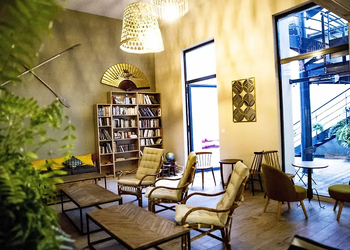 Georges Hostel&Café