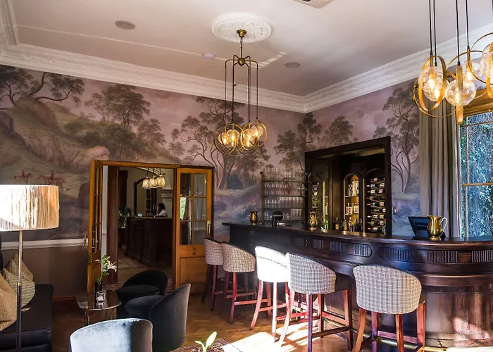 Hartford House