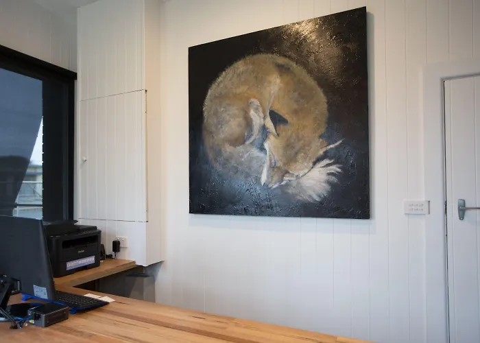 Fox On The Run - Motel Kilmore