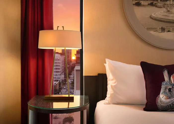 The Royal Sonesta Chicago River North