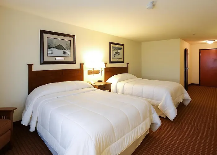 Mountain Inn & Suites Airport - Hendersonville