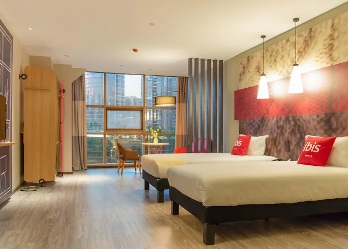 Ibis Luoyang Baolong Square Hotel