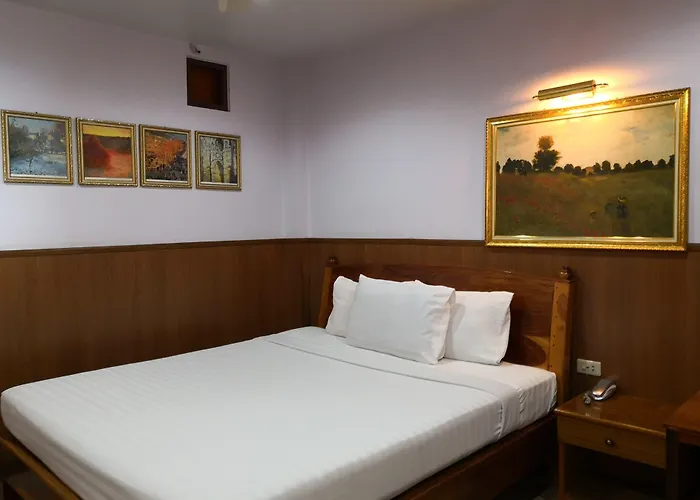 Phadaeng Hotel