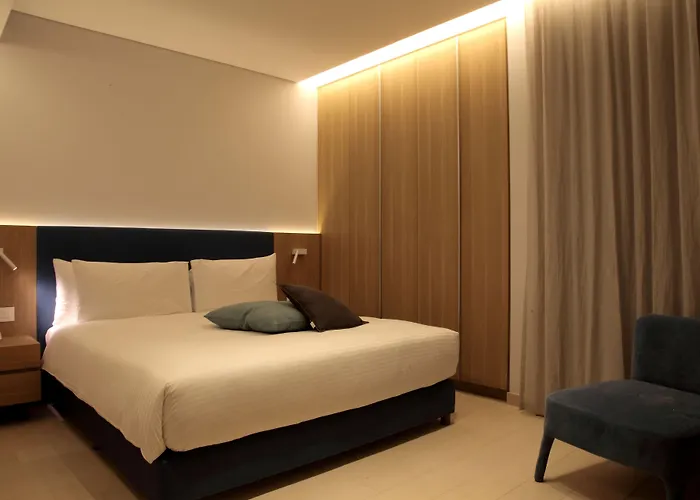 Monot Suites