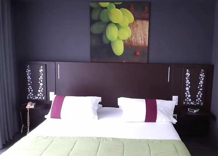 Golf Hotel Colvert - Piscine Exterieure Et Room Service
