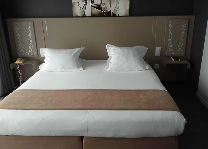Golf Hotel Colvert - Piscine extérieure et Room Service