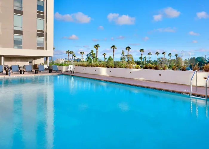 Hampton Inn & Suites Anaheim Resort Convention Center