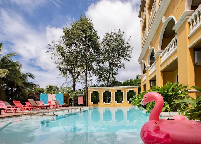 Royal Pineapple Hotel L A Welcome To Wealth And Good Fortune