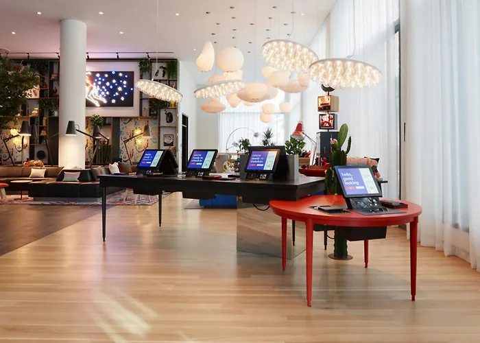 citizenM Los Angeles Downtown