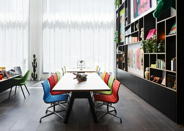 citizenM Los Angeles Downtown